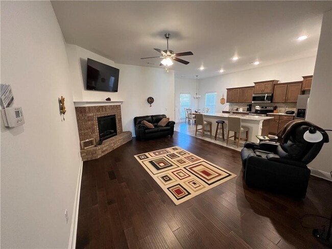 Building Photo - 324 Fox Cir