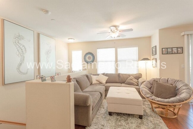 Building Photo - Very Nice Roseville 2bd/2ba Condo with Garage