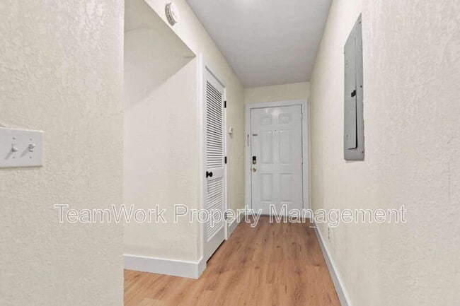 Building Photo - 8483 Yadkin Cir