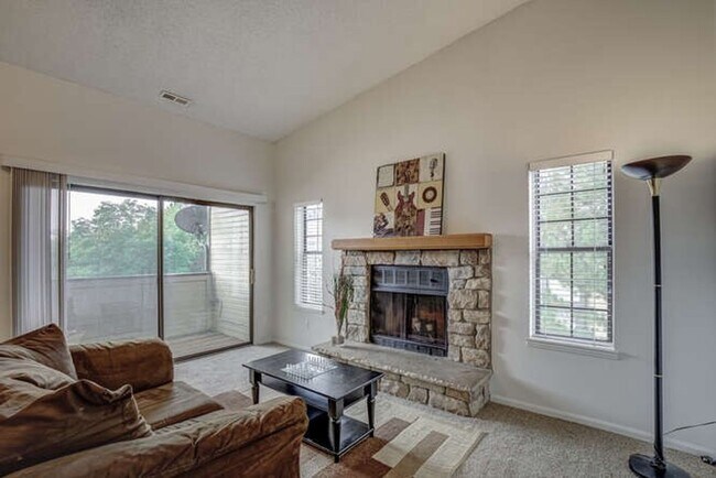 Foto del edificio - 1 Bedroom 1 Bathroom Beautifully Updated Washer/Dryer In Unit