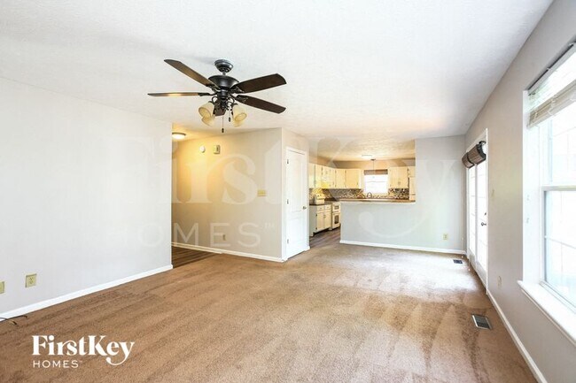 Foto del edificio - 740 Speedway Woods Dr