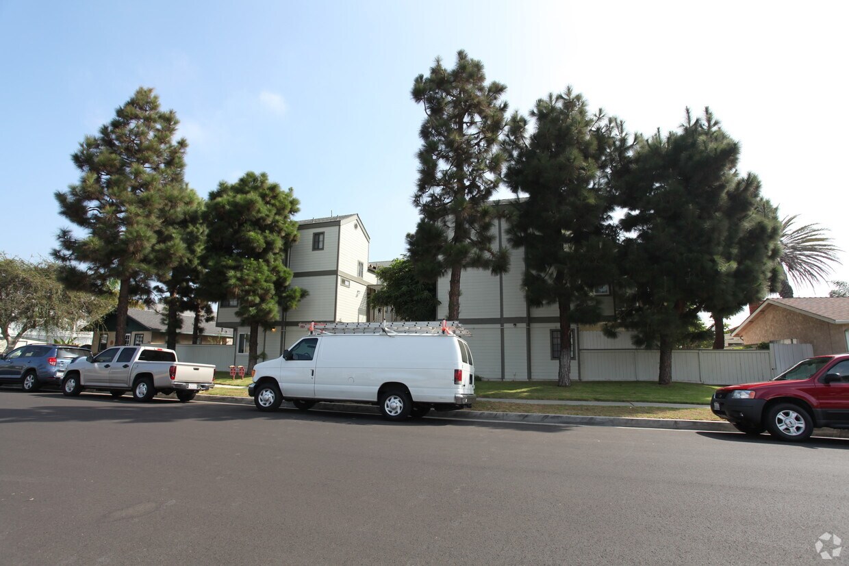 Primary Photo - 908-910 Florida St