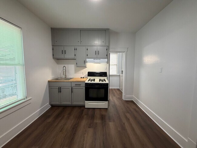 Foto del edificio - 1122-1124 Hoover Pl NW Canton Oh 44703   .UA .T1