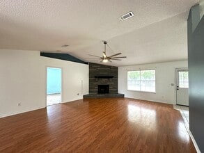 Building Photo - 139 Steeplechase Dr