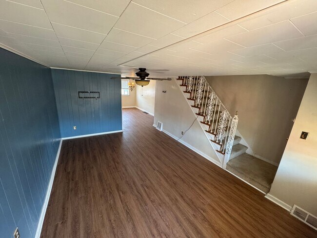 Building Photo - Charming 3-Bedroom Townhome in Darby! Avai...