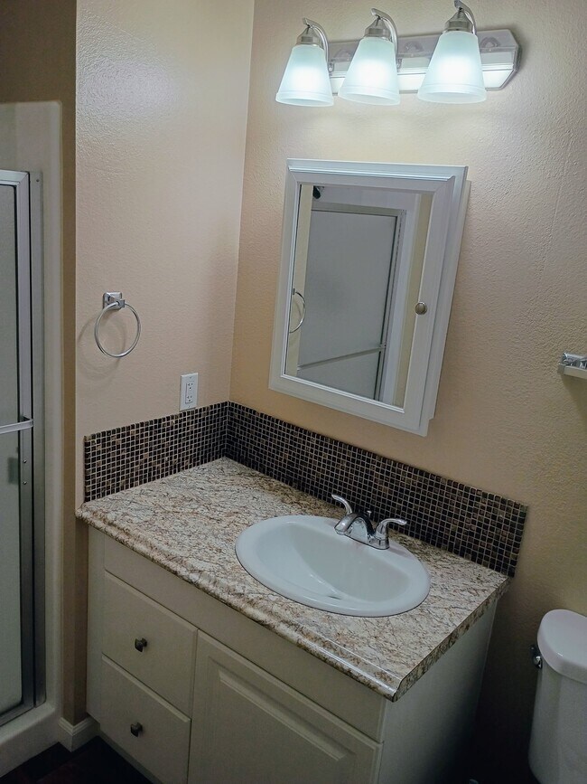 Building Photo - 41315 Sequoia Ln