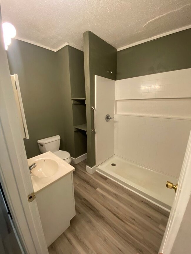 Building Photo - Bright & Inviting 3-Bed/1-Bath Home with Spacious Backyard – 50% Off First Month!