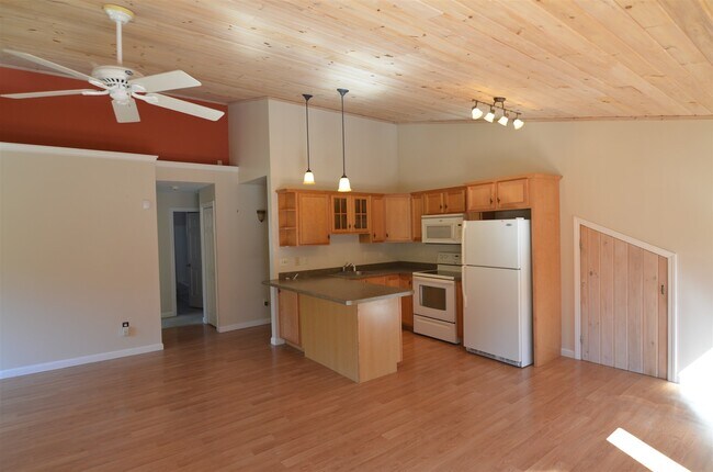 Building Photo - 83 Bowles Rd