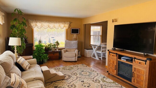 Foto del edificio - 3 Bed 1.5 Bath Near Lake Michigan