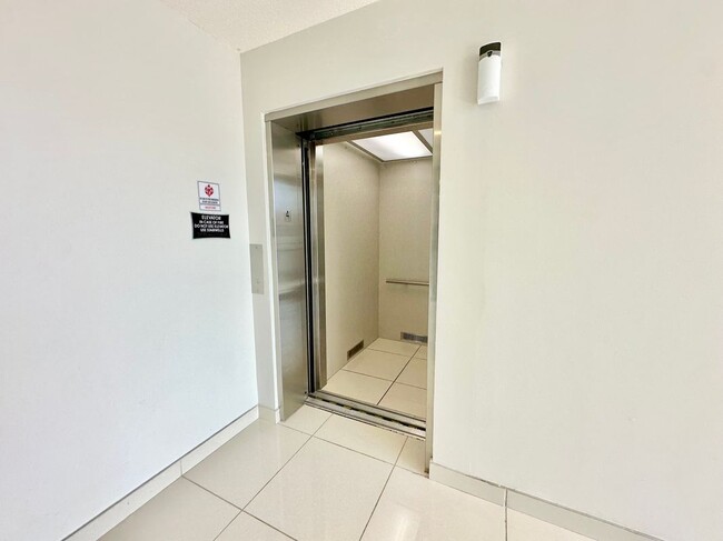 Building Photo - 4740 NW 84th Ct