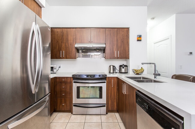 Building Photo - 319 Merton St