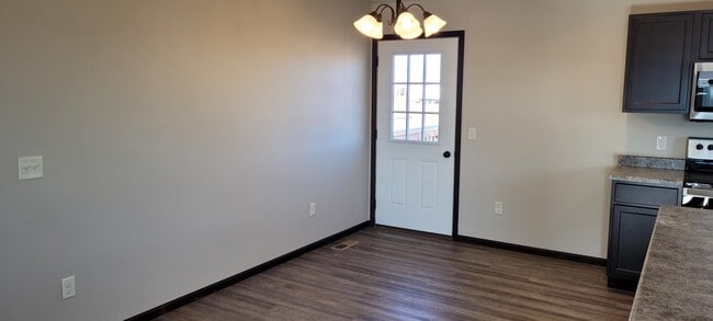 Building Photo - 628 Abraham Ct