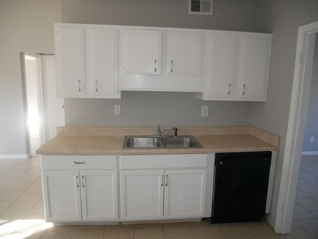 Foto del edificio - *****JUST REDUCED*****1853 Custer Dr South...