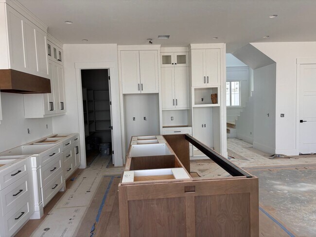 Building Photo - BRAND NEW 5 bed | 4.0 bath | 3 car garage ...