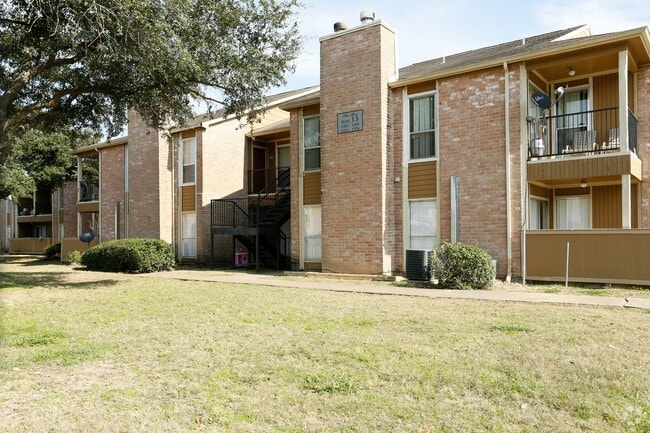 Building Photo - Villa Adora Apartments