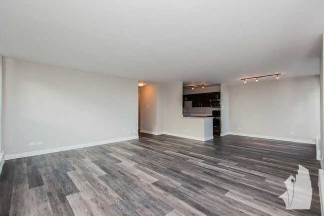 Building Photo - 5600 N Sheridan Rd