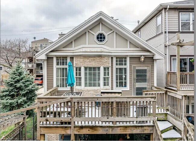 Building Photo - 1532 N Greenview Ave