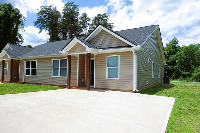 Building Photo - 1006 Martin Dr