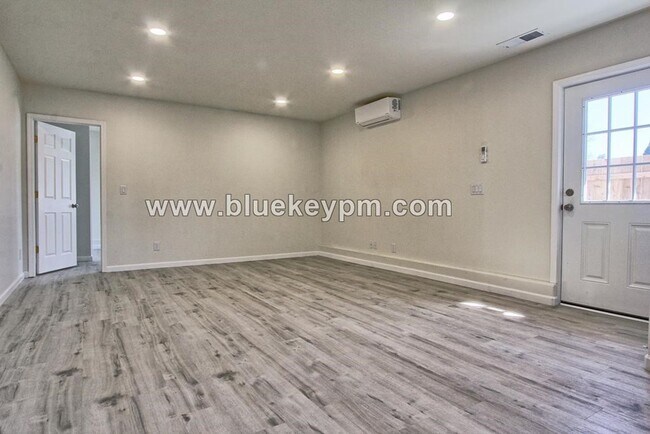 Building Photo - ADU   1 Bed, 1 Bath Unit in Well Established Neighborhood Near Silver Star Elementary