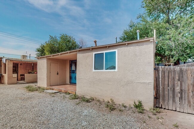 Building Photo - 1717 Griegos Rd NW