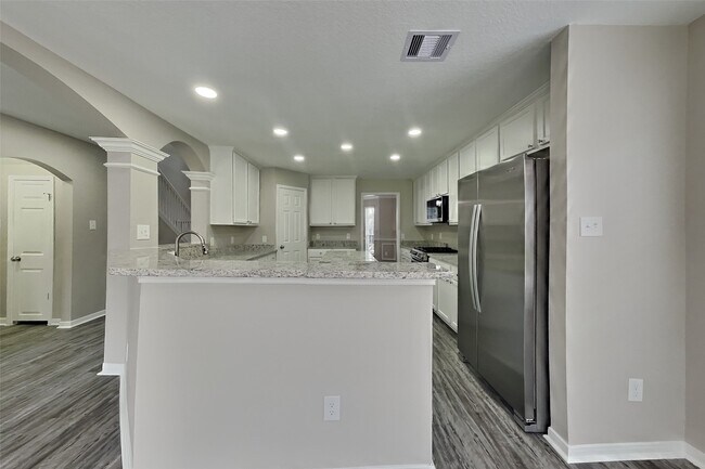 Building Photo - 438 Pinewood Ridge Dr