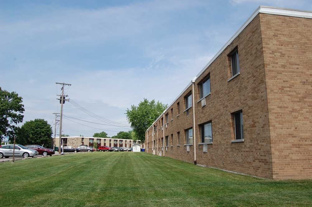 Building Photo - 10330 W Montana Ave