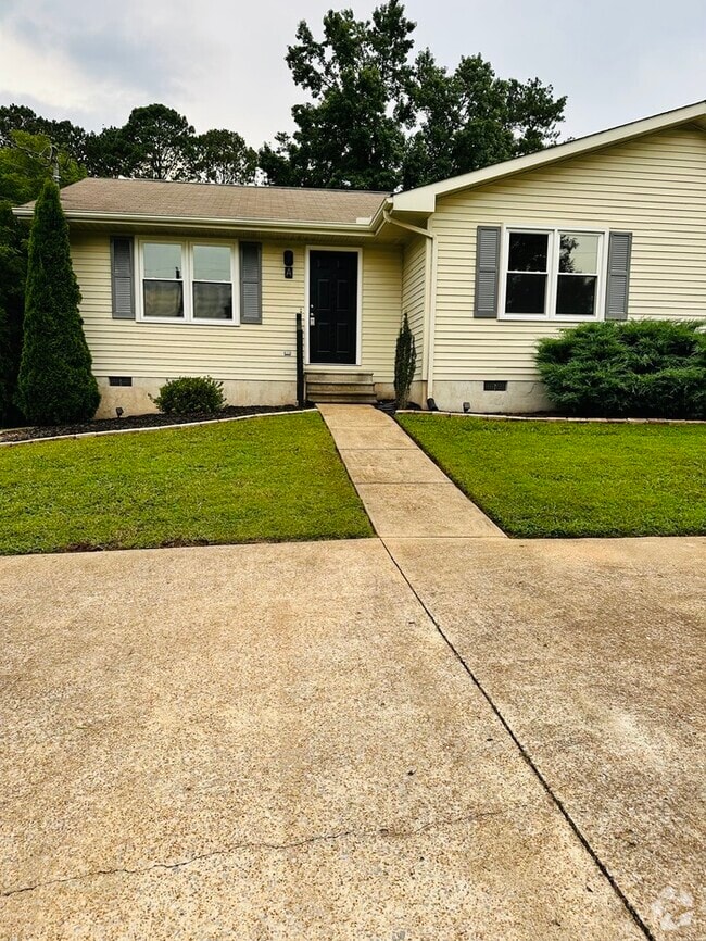Building Photo - 5021 Bess Moore Rd
