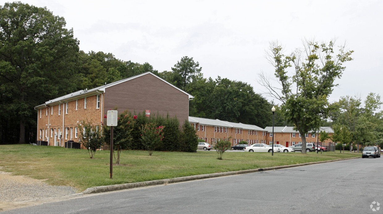 Primary Photo - Highland Townhouses