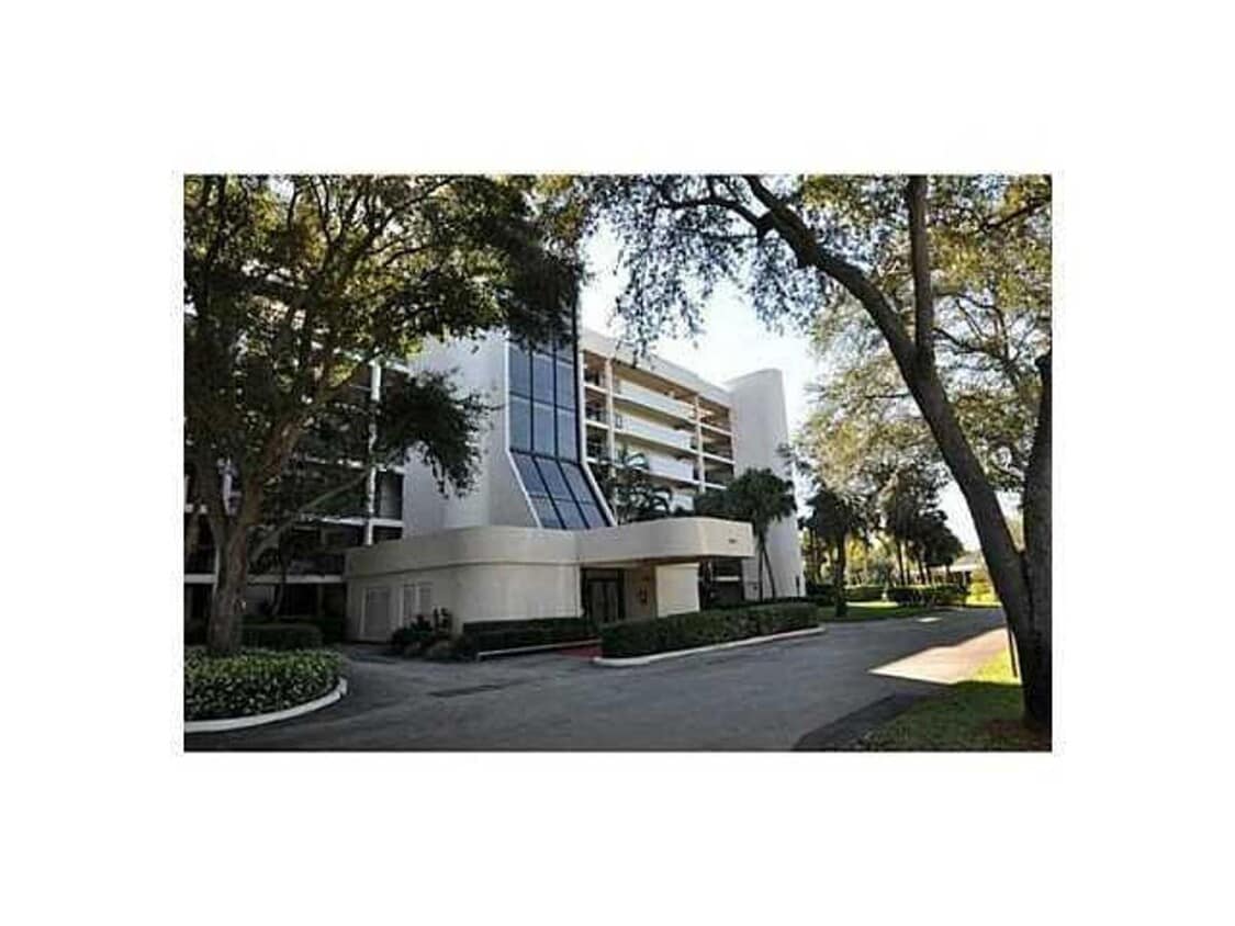 Primary Photo - 2BD/2BA 7th Floor Condo with Stunning Golf...