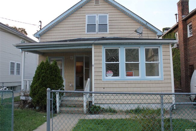 Building Photo - 9 Elm Ave