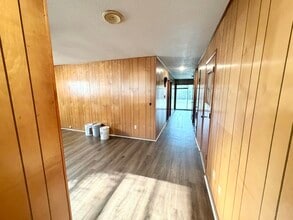 Building Photo - 2015 W Emma Ave