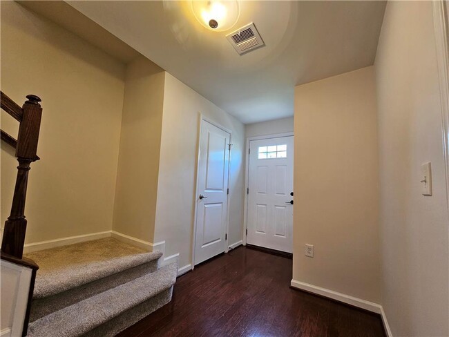 Foto del edificio - 9 Yellow Rose Ln