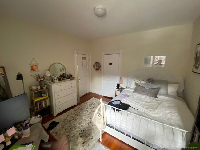 Foto del edificio - 1589 Beacon St