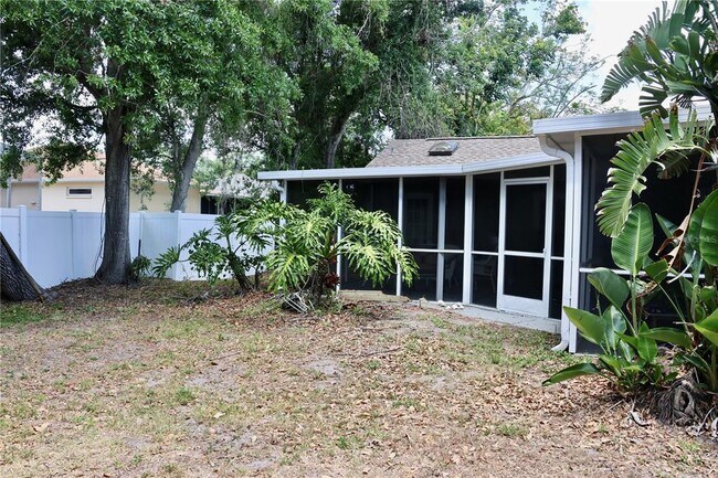 Building Photo - 8232 Country Oaks Ct