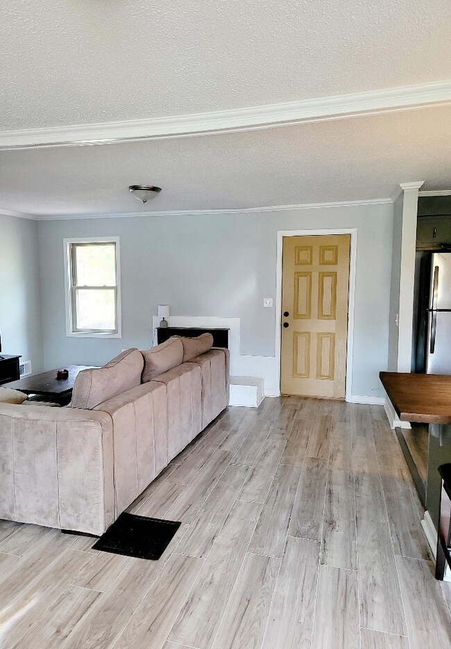Foto del edificio - 605 Charwood Ln