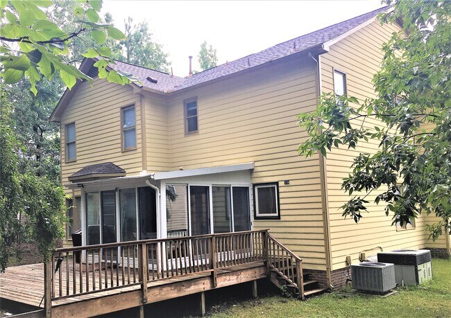 Foto del edificio - 5136 Grandale Dr