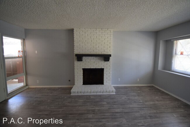 Foto del edificio - 3 br, 2 bath Apartment - 6665 Rhodes Avenu...