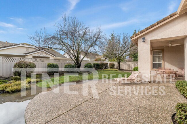 Building Photo - Immaculate 55+ Community Sun City 3 Bedroo...