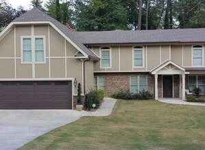 Building Photo - 907 Avon Pl