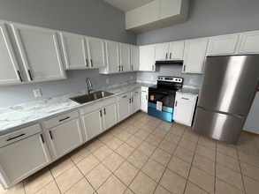 Building Photo - 205 Plum St