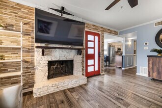 Building Photo - 2703 S I-35 Frontage Rd