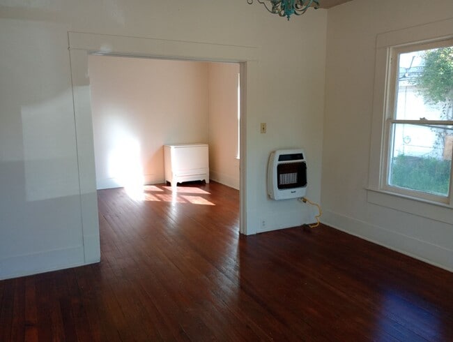 Building Photo - 2/1 freshly painted 2222 Vance Ave