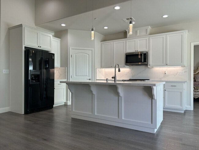 Foto del edificio - Please contact Vaughn Realty to set up an appointment, 760-446-6561