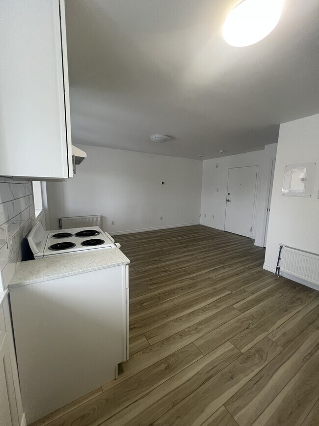 Building Photo - 630 Cummings Ave