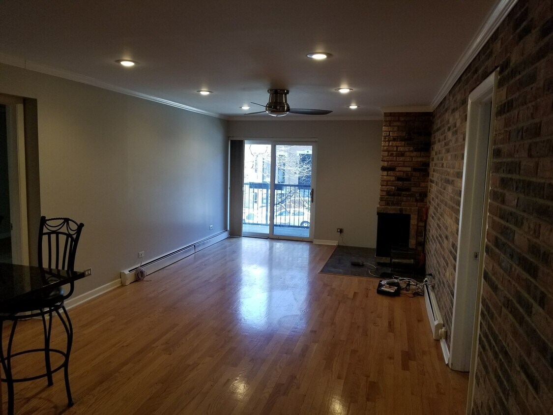 Living Room - 401 W Webster Ave