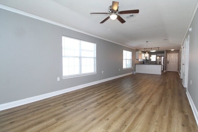 Building Photo - Charming Updated 2-Bedroom, 2-Bathroom Hom...