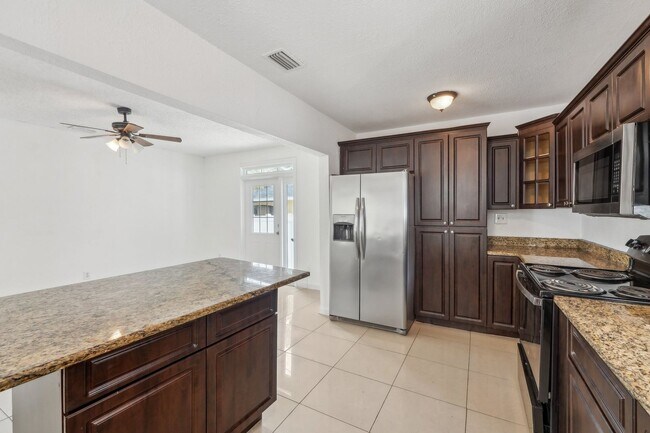 Foto del edificio - 2-Bedroom, 1.5-Bathroom Home in Tampa – Perfect Location!