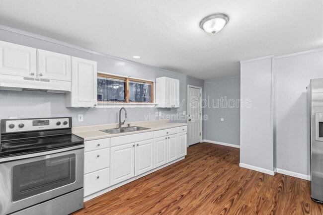 Building Photo - 8235 Albin Ave