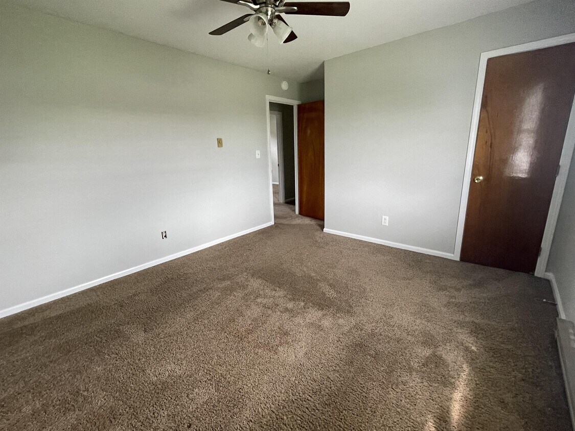 Primary Photo - 99 Poplar Dr