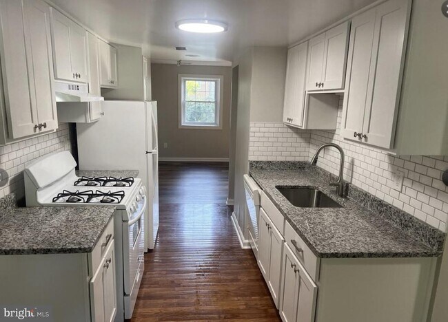 Foto del edificio - 5748 Yellowrose Ct